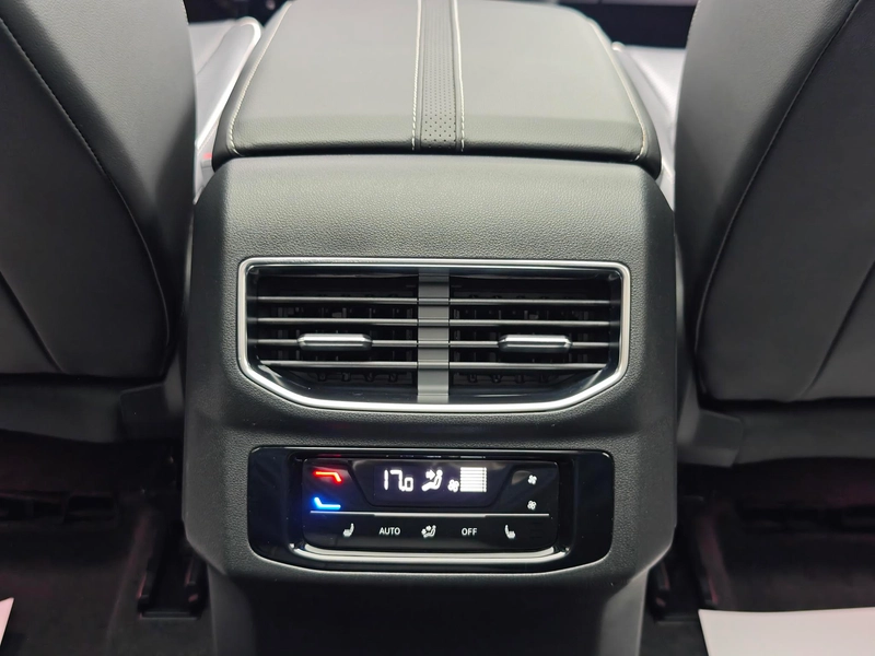 Volkswagen Talagon 2023 380TSI Edición insignia de tracción en las cuatro ruedas 7 Asiento interior foto 19