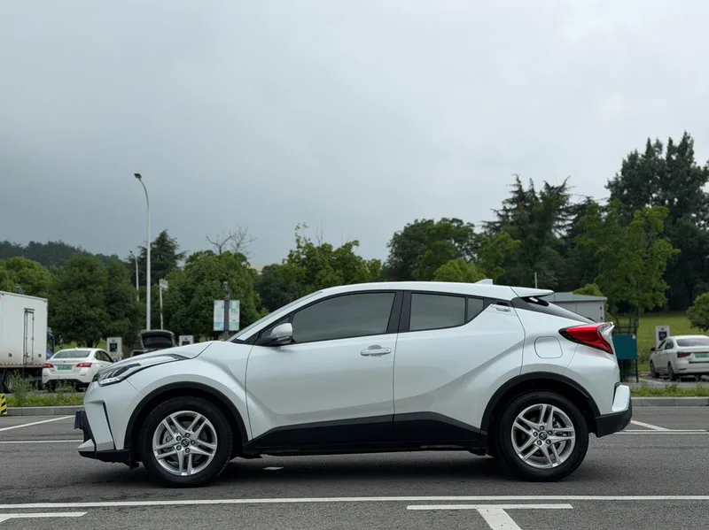 Toyota C-HR 2022 2.0L Version leader extérieur photo 4 Toyota C-HR 2022 2.0L Version leader extérieur photo 4