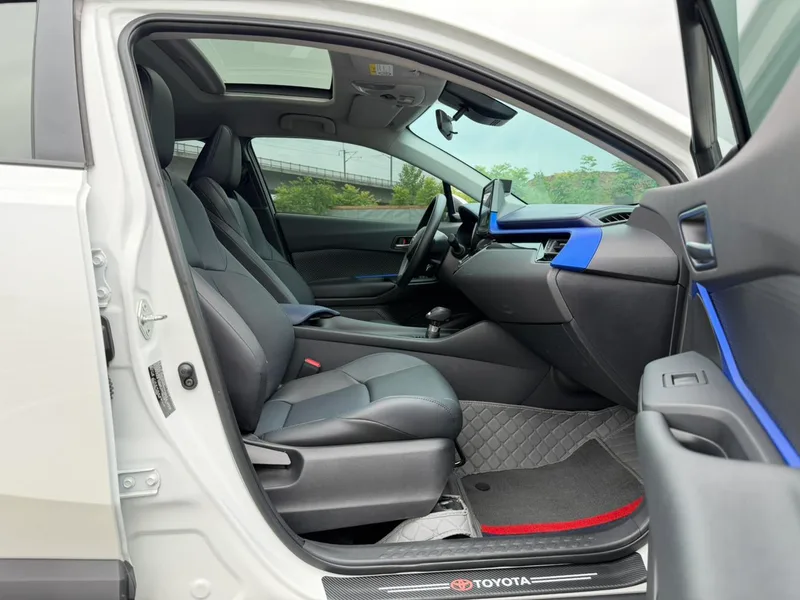 Toyota C-HR 2022 2.0L Version leader intérieur photo 14 Toyota C-HR 2022 2.0L Version leader intérieur photo 14