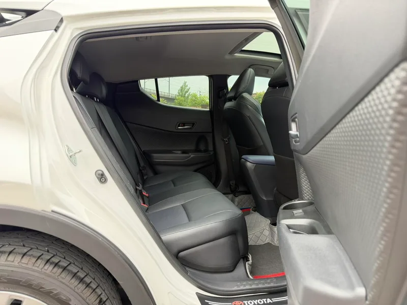 Toyota C-HR 2022 2.0L Version leader intérieur photo 15 Toyota C-HR 2022 2.0L Version leader intérieur photo 15