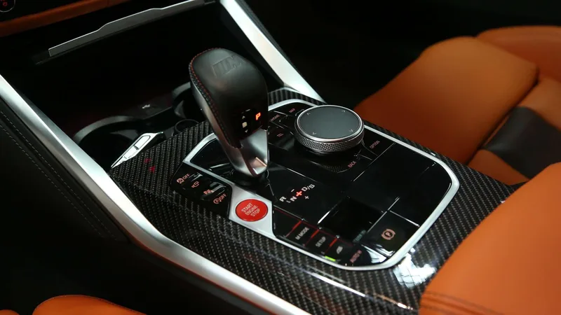 BMW M3 2024 M3 Sedán de cuatro puertas Versión Thunder interior foto 13 BMW M3 2024 M3 Sedán de cuatro puertas Versión Thunder interior foto 13