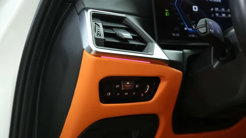 BMW M3 2024 M3 Sedán de cuatro puertas Versión Thunder interior foto 14 BMW M3 2024 M3 Sedán de cuatro puertas Versión Thunder interior foto 14