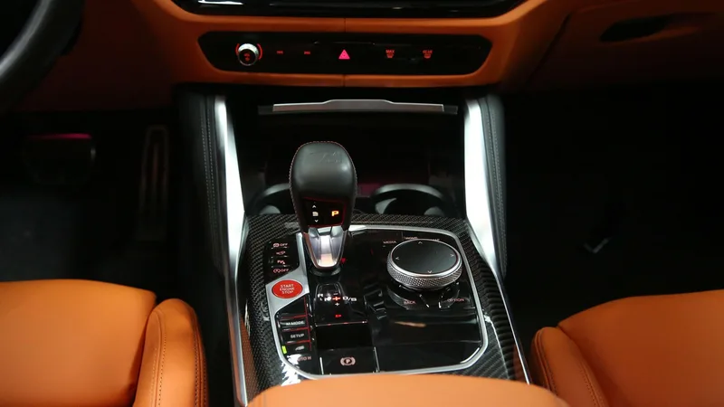 BMW M3 2024 M3 Sedán de cuatro puertas Versión Thunder interior foto 19 BMW M3 2024 M3 Sedán de cuatro puertas Versión Thunder interior foto 19