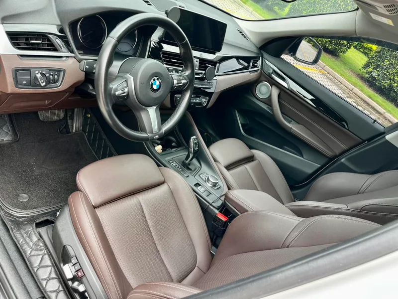 BMW X1 2022 sDrive25Li Leading Type interior photo 7