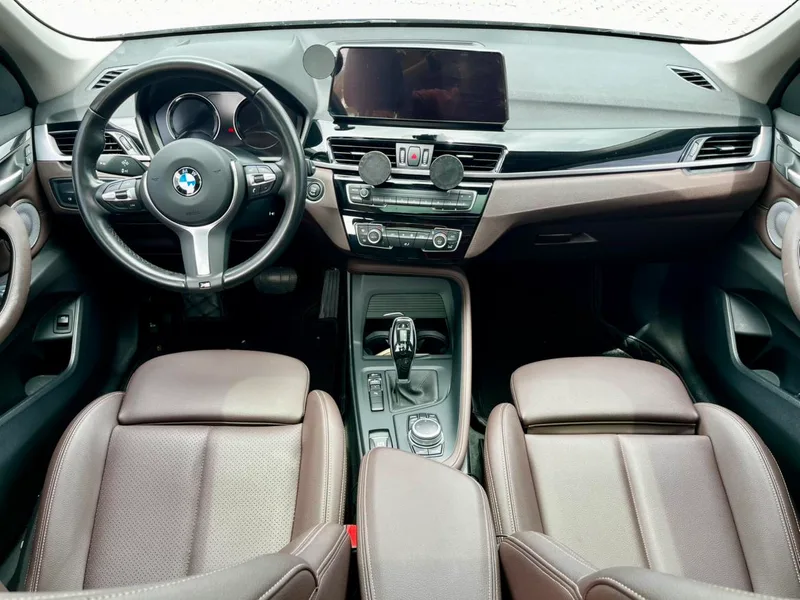 BMW X1 2022 sDrive25Li Leading Type interior photo 8