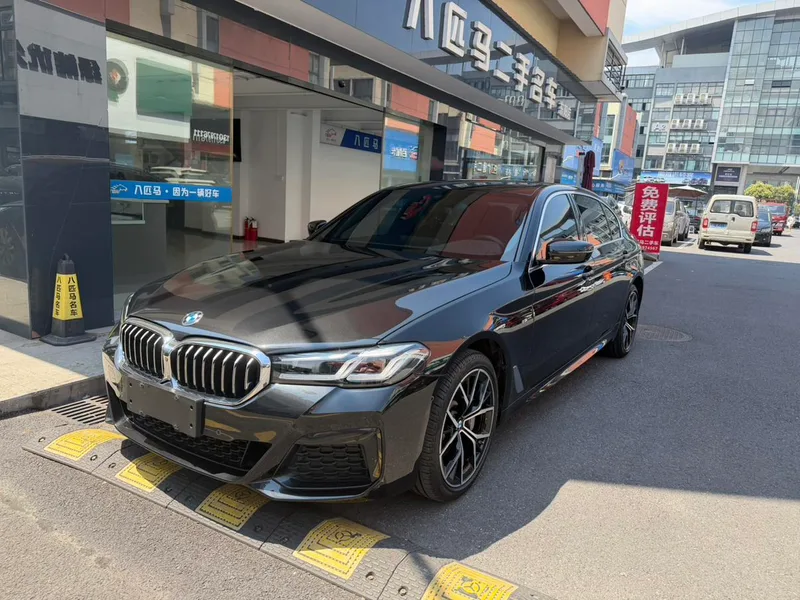 BMW 5 Series 2022 Reforma 530Li Tipo de lujo M Conjunto deportivo exterior foto 1 BMW 5 Series 2022 Reforma 530Li Tipo de lujo M Conjunto deportivo exterior foto 1