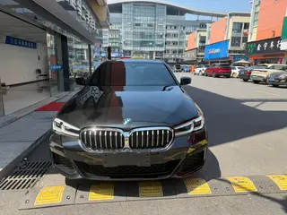 BMW 5 Series 2022 Reforma 530Li Tipo de lujo M Conjunto deportivo exterior foto 2 BMW 5 Series 2022 Reforma 530Li Tipo de lujo M Conjunto deportivo exterior foto 2