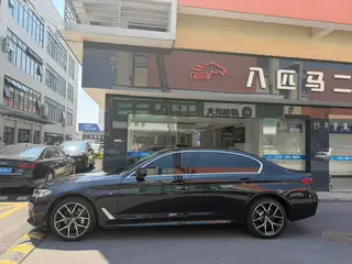 BMW 5 Series 2022 Reforma 530Li Tipo de lujo M Conjunto deportivo exterior foto 3 BMW 5 Series 2022 Reforma 530Li Tipo de lujo M Conjunto deportivo exterior foto 3