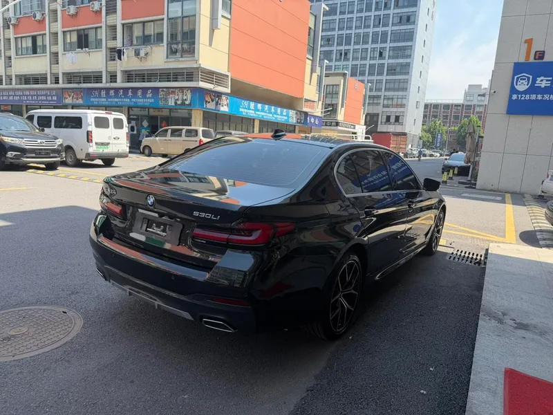 BMW 5 Series 2022 Reforma 530Li Tipo de lujo M Conjunto deportivo exterior foto 4 BMW 5 Series 2022 Reforma 530Li Tipo de lujo M Conjunto deportivo exterior foto 4