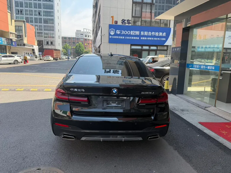 BMW 5 Series 2022 Reforma 530Li Tipo de lujo M Conjunto deportivo exterior foto 5 BMW 5 Series 2022 Reforma 530Li Tipo de lujo M Conjunto deportivo exterior foto 5