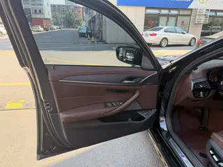 BMW 5 Series 2022 Reforma 530Li Tipo de lujo M Conjunto deportivo exterior foto 8 BMW 5 Series 2022 Reforma 530Li Tipo de lujo M Conjunto deportivo exterior foto 8
