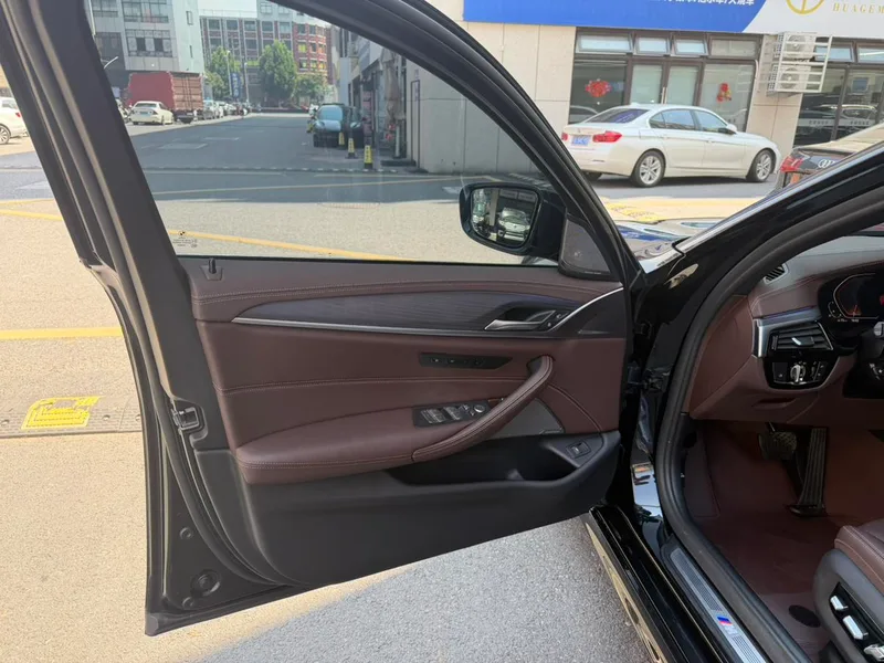 BMW 5 Series 2022 Reforma 530Li Tipo de lujo M Conjunto deportivo exterior foto 8 BMW 5 Series 2022 Reforma 530Li Tipo de lujo M Conjunto deportivo exterior foto 8