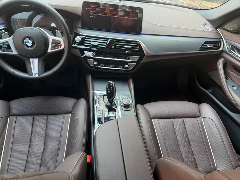 BMW 5 Series 2022 Reforma 530Li Tipo de lujo M Conjunto deportivo interior foto 10 BMW 5 Series 2022 Reforma 530Li Tipo de lujo M Conjunto deportivo interior foto 10