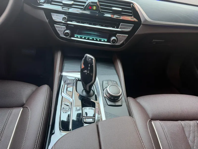 BMW 5 Series 2022 Reforma 530Li Tipo de lujo M Conjunto deportivo interior foto 11 BMW 5 Series 2022 Reforma 530Li Tipo de lujo M Conjunto deportivo interior foto 11