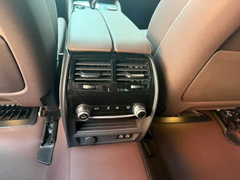 BMW 5 Series 2022 Reforma 530Li Tipo de lujo M Conjunto deportivo interior foto 13 BMW 5 Series 2022 Reforma 530Li Tipo de lujo M Conjunto deportivo interior foto 13