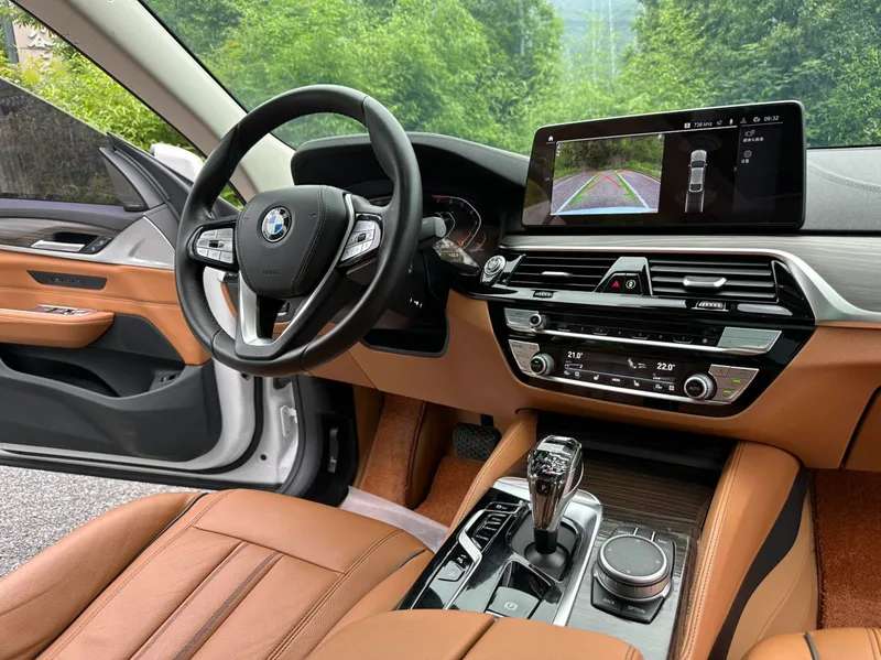 BMW 6 Series GT 2022 630i Роскошный дизайнерский набор интерьер фото 10 BMW 6 Series GT 2022 630i Роскошный дизайнерский набор интерьер фото 10