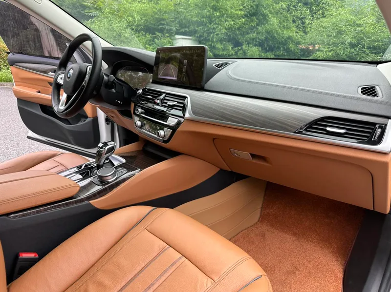 BMW 6 Series GT 2022 630i Роскошный дизайнерский набор интерьер фото 12 BMW 6 Series GT 2022 630i Роскошный дизайнерский набор интерьер фото 12