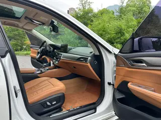 BMW 6 Series GT 2022 630i Роскошный дизайнерский набор интерьер фото 13 BMW 6 Series GT 2022 630i Роскошный дизайнерский набор интерьер фото 13