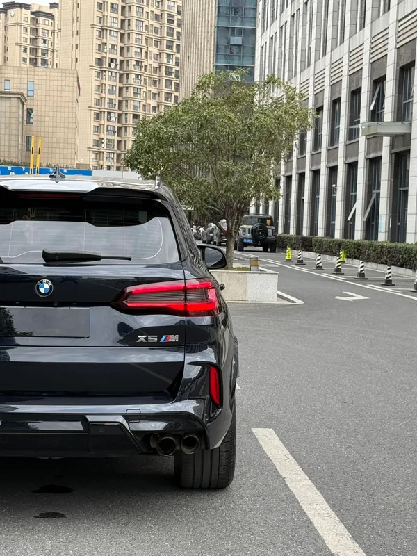 BMW X5 M 2021 X5 M extérieur photo 8 BMW X5 M 2021 X5 M extérieur photo 8
