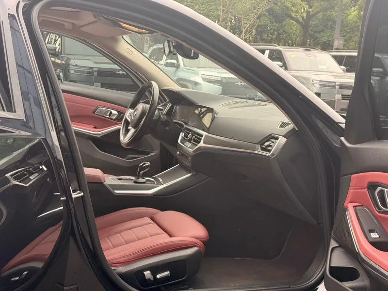BMW 3 Series 2022 325i M Sports suit interior photo 8 BMW 3 Series 2022 325i M Sports suit interior photo 8