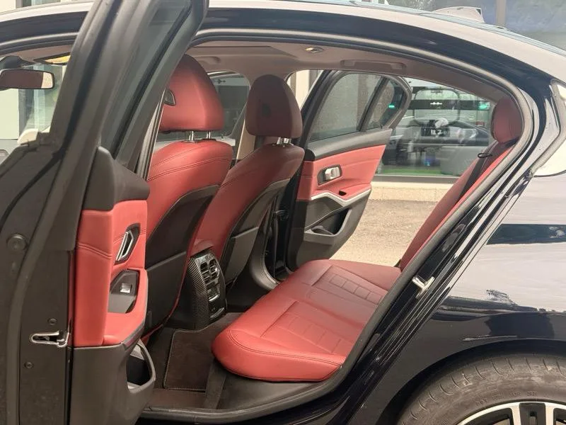 BMW 3 Series 2022 325i M Sports suit interior photo 9 BMW 3 Series 2022 325i M Sports suit interior photo 9