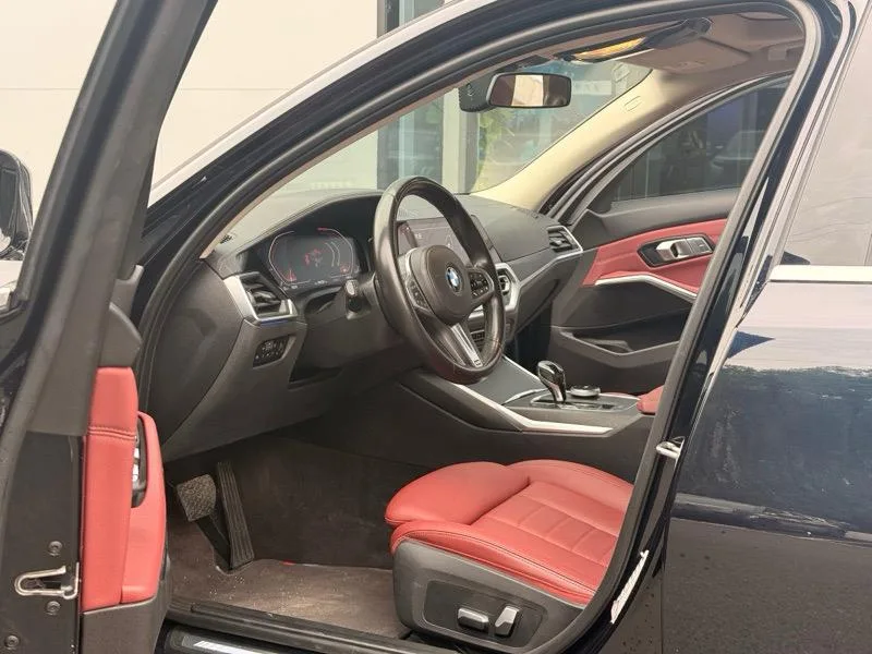 BMW 3 Series 2022 325i M Sports suit interior photo 10 BMW 3 Series 2022 325i M Sports suit interior photo 10