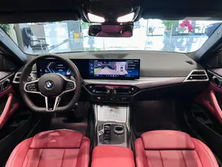 BMW 4 Series 2024 430i M Set de nuit de sport intérieur photo 13 BMW 4 Series 2024 430i M Set de nuit de sport intérieur photo 13