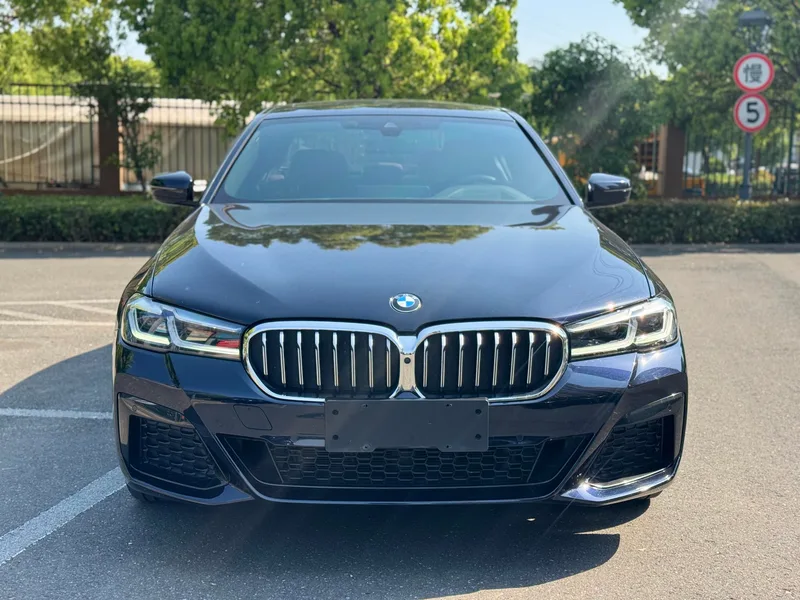 BMW 5 Series 2023 530Li Tipo de lujo M Conjunto deportivo exterior foto 2 BMW 5 Series 2023 530Li Tipo de lujo M Conjunto deportivo exterior foto 2