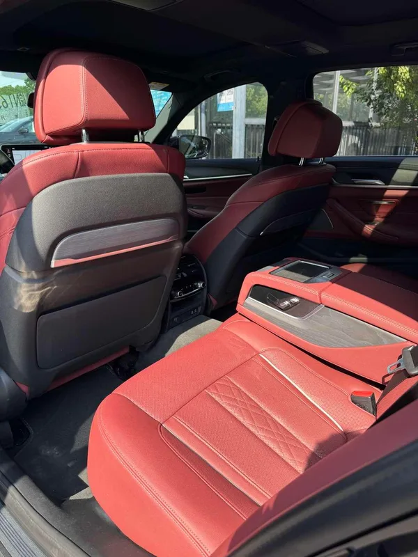 BMW 5 Series 2023 530Li Tipo de lujo M Conjunto deportivo exterior foto 8 BMW 5 Series 2023 530Li Tipo de lujo M Conjunto deportivo exterior foto 8