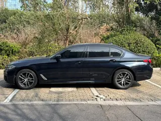 BMW 5 Series 2022 Вторичная модификация 525Li M Спортивный костюм экстерьер фото 3 BMW 5 Series 2022 Вторичная модификация 525Li M Спортивный костюм экстерьер фото 3