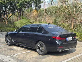 BMW 5 Series 2022 Вторичная модификация 525Li M Спортивный костюм экстерьер фото 4 BMW 5 Series 2022 Вторичная модификация 525Li M Спортивный костюм экстерьер фото 4