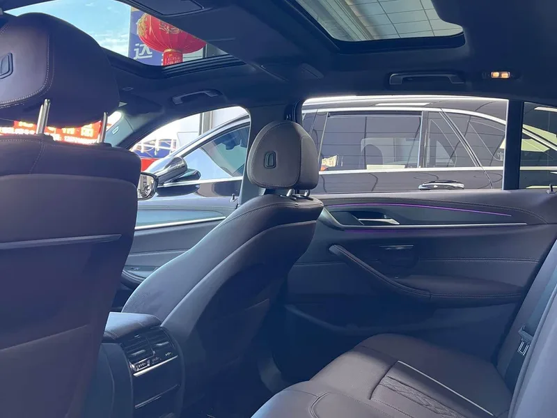 BMW 5 Series 2023 530Li Leading Type M Sports suit interior photo 8 BMW 5 Series 2023 530Li Leading Type M Sports suit interior photo 8