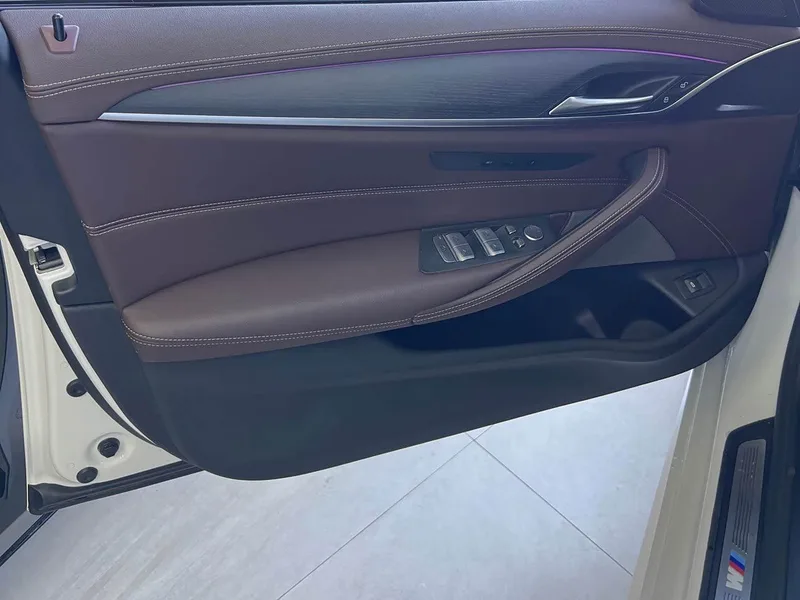 BMW 5 Series 2023 530Li Leading Type M Sports suit interior photo 9 BMW 5 Series 2023 530Li Leading Type M Sports suit interior photo 9