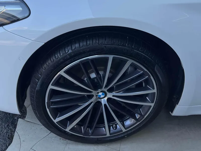 BMW 5 Series 2023 530Li Leading Type M Sports suit interior photo 13 BMW 5 Series 2023 530Li Leading Type M Sports suit interior photo 13