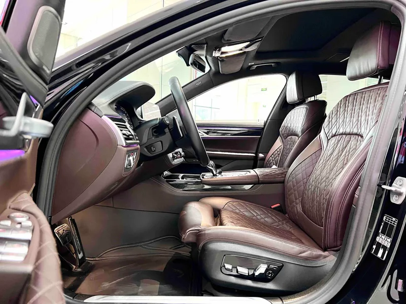 BMW 7 Series 2021 740Li Leader M Ensemble de sport intérieur photo 6 BMW 7 Series 2021 740Li Leader M Ensemble de sport intérieur photo 6