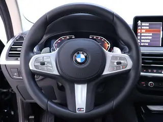 BMW X3 2023 xDrive30i Leading Type M Obsidian Night Suit interior photo 17 BMW X3 2023 xDrive30i Leading Type M Obsidian Night Suit interior photo 17