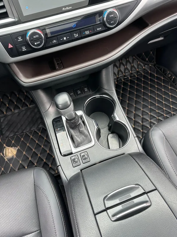 Toyota Highlander 2020 2.0T Million Commemorative Edition interior photo 15 Toyota Highlander 2020 2.0T Million Commemorative Edition interior photo 15