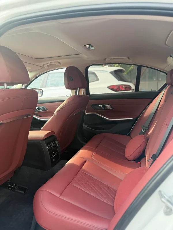 BMW 3 Series 2023 325i M Sports suit interior photo 9