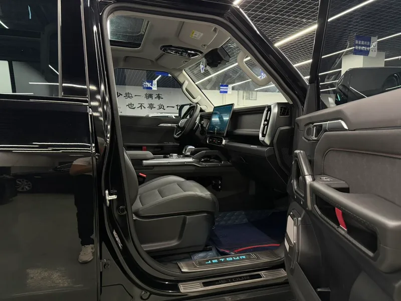 Jetour T2 2023 2.0TD Four-wheel drive Conquer interior photo 10 Jetour T2 2023 2.0TD Four-wheel drive Conquer interior photo 10