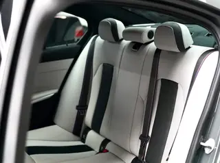 BMW M3 2024 M3 Sedán de cuatro puertas Versión Thunder interior foto 12 BMW M3 2024 M3 Sedán de cuatro puertas Versión Thunder interior foto 12