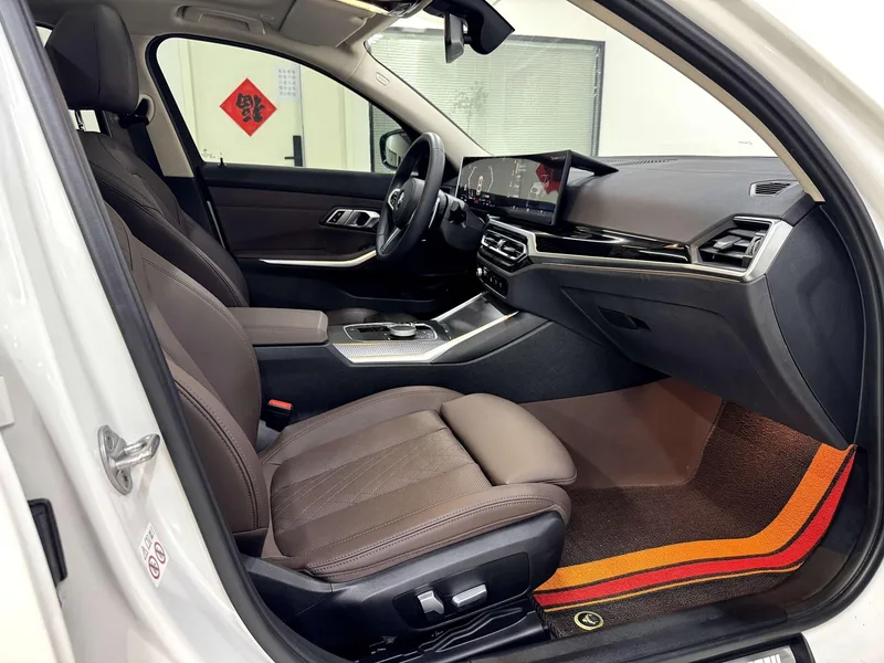 BMW 3 Series 2023 325Li M Sports suit interior photo 11 BMW 3 Series 2023 325Li M Sports suit interior photo 11