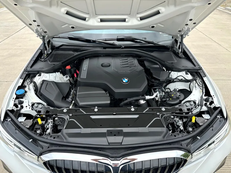 BMW 3 Series 2022 325Li M Sports suit interior photo 12 BMW 3 Series 2022 325Li M Sports suit interior photo 12