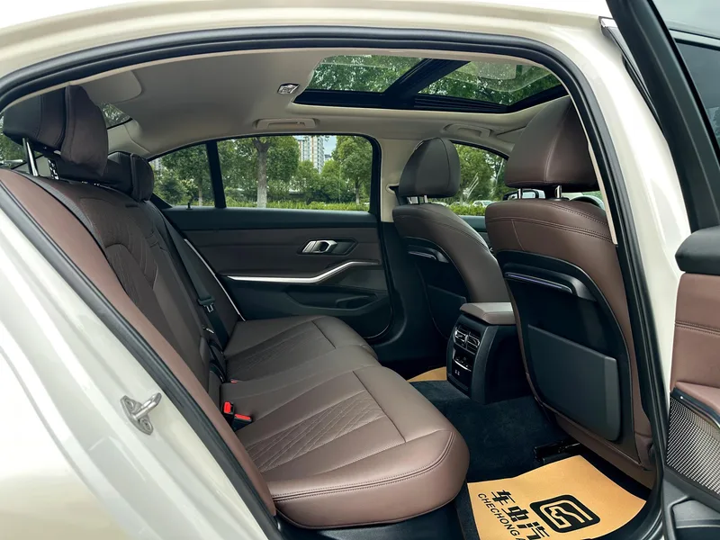 BMW 3 Series 2022 325Li M Sports suit interior photo 15 BMW 3 Series 2022 325Li M Sports suit interior photo 15