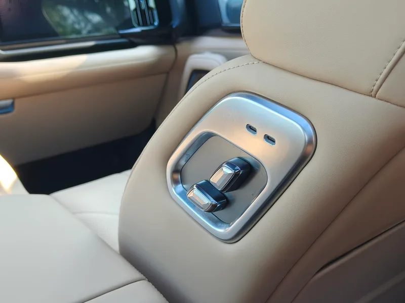 Fangchengbao Leopard 8 2025 Edición insignia de Zhiyong 7 Asiento interior foto 13 Fangchengbao Leopard 8 2025 Edición insignia de Zhiyong 7 Asiento interior foto 13