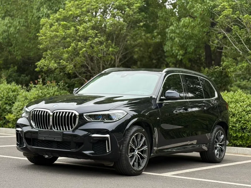 BMW X5 2022 Mise à jour xDrive 30Li Type de luxe M Ensemble de sport extérieur photo 1 BMW X5 2022 Mise à jour xDrive 30Li Type de luxe M Ensemble de sport extérieur photo 1