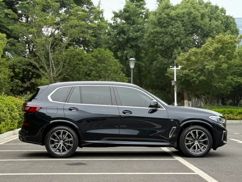 BMW X5 2022 Mise à jour xDrive 30Li Type de luxe M Ensemble de sport extérieur photo 4 BMW X5 2022 Mise à jour xDrive 30Li Type de luxe M Ensemble de sport extérieur photo 4