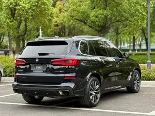 BMW X5 2022 Mise à jour xDrive 30Li Type de luxe M Ensemble de sport extérieur photo 6 BMW X5 2022 Mise à jour xDrive 30Li Type de luxe M Ensemble de sport extérieur photo 6