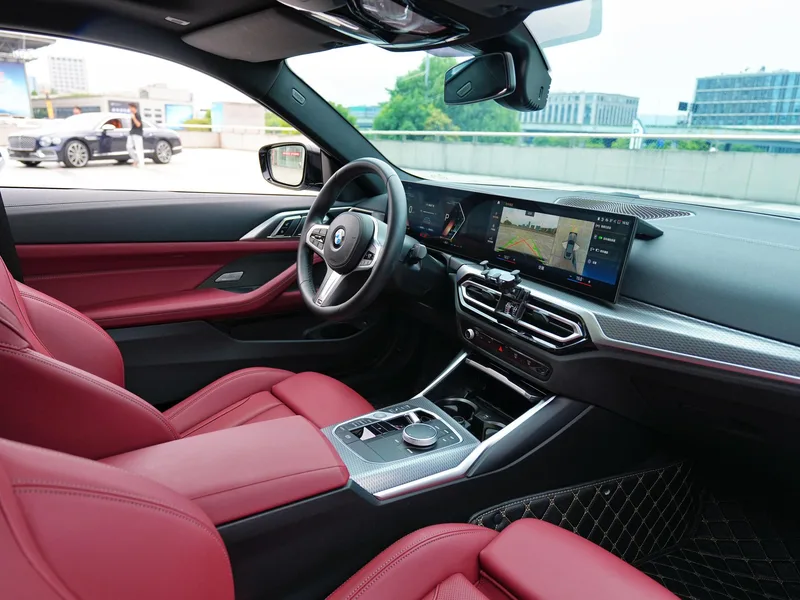 BMW 4 Series 2023 425i M Sports suit interior photo 9 BMW 4 Series 2023 425i M Sports suit interior photo 9