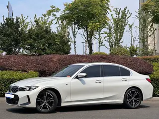 BMW 3 Series 2025 325i M Sports suit