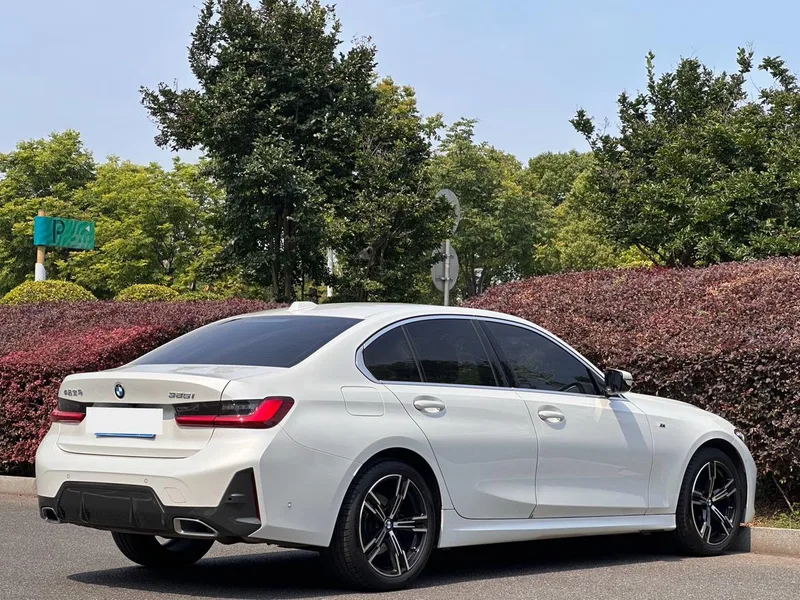 BMW 3 Series 2025 325i M Sports suit exterior photo 3